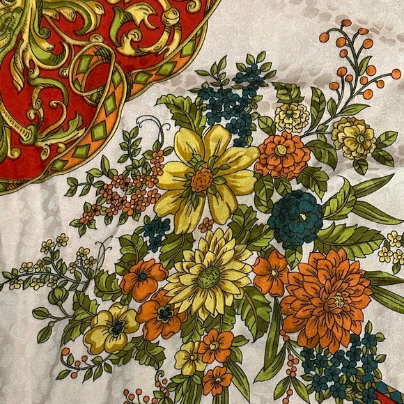 Authentic Gucci Silk Scarf for Neck, your Purse and/or Backpack - Picture 7 of 14